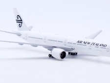 46984_jc-wings-xx40646-boeing-777-300er-air-new-zealand-all-white-zk-oku-x78-209699_12.jpg