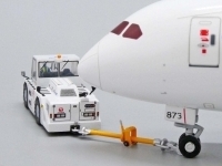 42610_jc-wings-gse2wt250e02-airport-accessories-jal-oc-wt250e-pushback-tug-xcd-187668_12.jpg