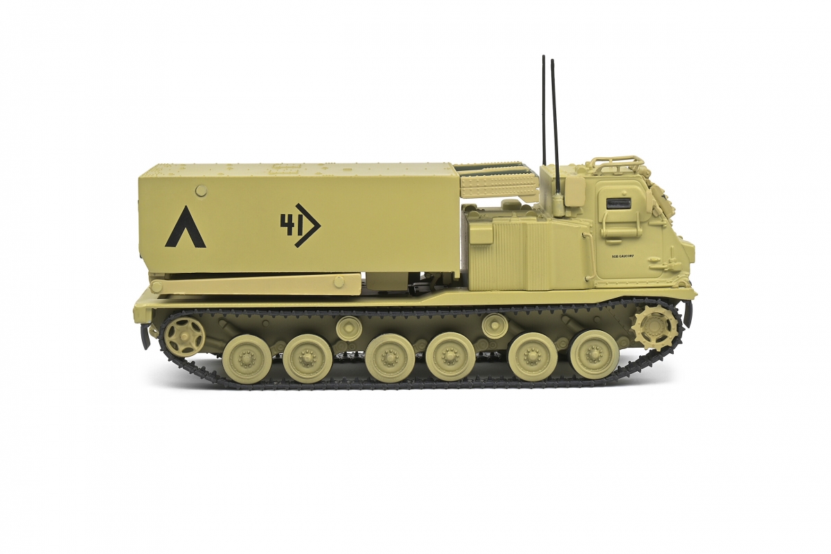 40915_s4800603-vought-corporation-m270-a1-rocket-launcher-1st-cavalery-desert-storm-1991-05.jpg
