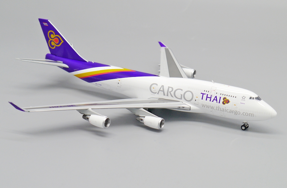 42807_jc-wings-xx40016-boeing-747-400bcf-thai-cargo-hs-tgh-x13-189857_2.jpg