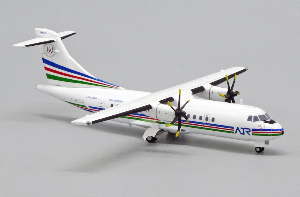 44780_jc-wings-lh2233-atr42-300-house-color-f-wega-xcf-199559_9.jpg