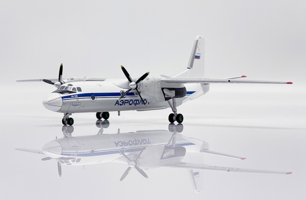 44842_aviaboss-a2039-antonov-an-26-aeroflot-ra-26081-x72-199645_3.jpg