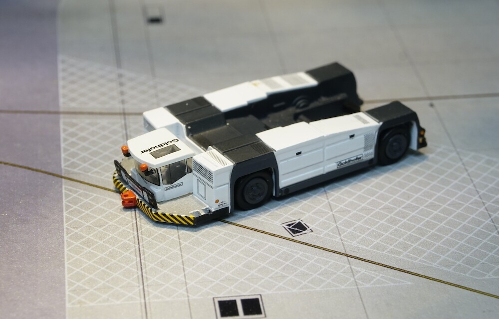 45202_fantasy-wings-fwdp-pb-2025-airport-accessories-ast-1-push-back-truck-x76-202433_0.jpg