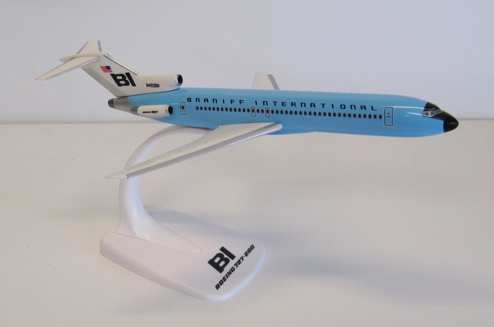 46438_ppc-224776-boeing-727-200-braniff-international-solid-dark-blue-n403bn-x5f-213590_3.jpg